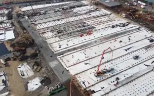 抗疫最前线|航拍“雷神山”：大片区域覆盖特殊材料 工人们鏖战正酣