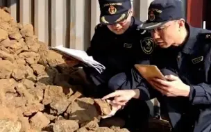 现场视频：海沧海关查获洋垃圾102.68吨 货物夹杂炉渣