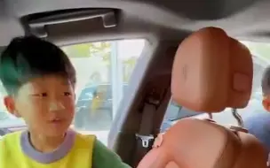 男孩们路遇玛莎拉蒂求参观 车主欣然同意 一席话让人直呼有出息
