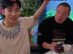 幸福在这一刻具象化了！ 四世同堂，其乐融融，“小伙子努努力，争取五世同堂”