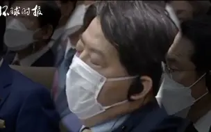 泽连斯基演讲时日本外相打哈欠