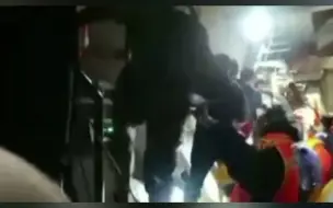 现场直击：郑州地铁五号线被困乘客撤离