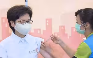 现场！林郑月娥带头接种国产新冠疫苗