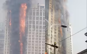 现场！石家庄一26层111米高楼起火，火势顺外墙自下而上蔓延