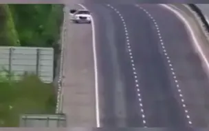 吵架后丈夫高速上倒车2公里接回媳妇