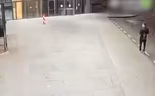 现场画面曝光 乌克兰无人机坠毁于莫斯科商业区的瞬间