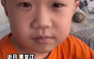 小男孩霸气承诺要用攒的红包，给妈妈买金戒指：“不是等你老了，你哪天有时间就去！”