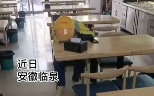 女外卖员等餐时睡着 店主：各行各业都不容易