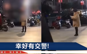 打麻将弄丢亲孙子！江西一老人站在街边手足无措，崩溃自扇耳光
