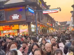 多地景区约满、售罄 春节假期第四日旅游市场持续火热