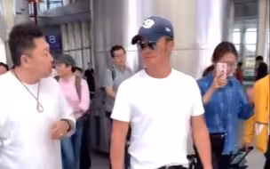 于谦吴京同框怼狗仔：时代真好，我们都不打记者了！