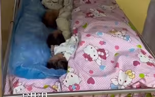 12月2日，湖南。满车都是刚出生的小棉袄，真的有宝宝巴士，网友：这样要怎么区分呢？