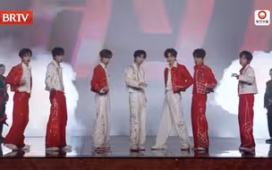 【北京卫视春晚｜时代少年团《大时代》】少年如晨曦，意气风发，照亮未来。时代少年团带来歌曲《大时代》，活力舞台，澎湃诠释鲜衣怒马少年时，不负韶华行且知。一起欣赏！