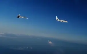 现场！俄两架苏-30黑海上空“伴飞”美国侦察机，编号清晰可见