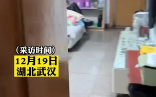 阿根廷夺冠，几十年老球迷喜极而泣，怕影响邻居睡觉默默庆祝
