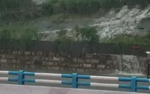 重庆多地发布暴雨红色预警  大家注意安全
