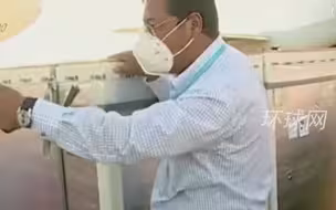 首批中国新冠疫苗运抵玻利维亚 玻总统前往机场迎接