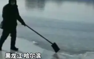 男子冬泳上岸时遇冰面坍塌坠江