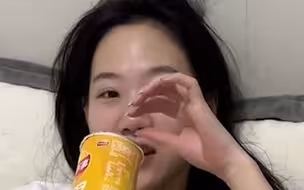 心意满满！小伙为女友准备三八节礼物，把空薯片盒塞满惊喜， “她开心的是你愿意花心思让她开心”