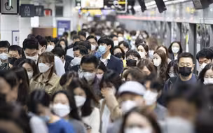抗疫绝技失灵，文在寅终于对韩国人“动硬”，已到万不得已关头