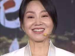 演员闫妮：邻居就像是自己选的家人，一定要用心真诚对待彼此！#何以中国弦歌不辍