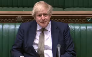 英国首相约翰逊病愈后首次回归议会