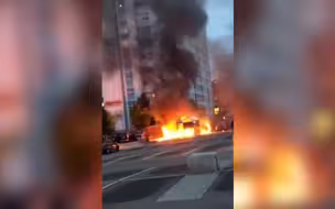 瑞典近百辆汽车被一夜点燃 我使馆发安全提醒