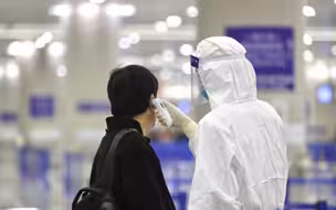 【睡前消息91】对于海外回来躲避疫情的中国人，该怎么看待？