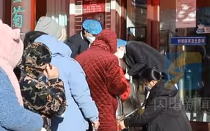 菏泽爱心夫妇熬制“中药大锅汤” 免费发放助力“抗疫”