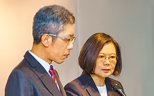 蔡办发言人被讽“时间管理大师”：上班时发生办公室性行为