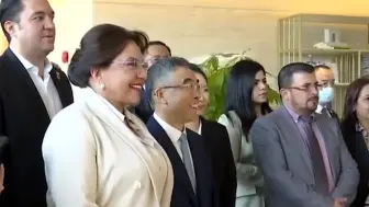 现场：洪都拉斯总统参观华为上海研究所