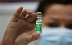为对抗中国，印度“拼”了，自家疫苗还不够用，便要给邻国捐赠