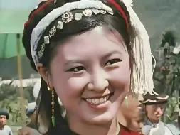 #重温经典视听  《蝴蝶泉边》是1959年经典电影《五朵金花》中的插曲，电影讲述了阿鹏与金花有情人终成眷属的爱情故事。#寻宝中国文脉中华 #重温经典频道