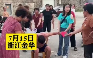 消防员高温天气演练时中暑，周围群众自发为他扇风擦汗，网友：双向奔赴太暖心了！