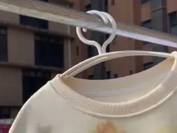有手就会！大学生在宿舍晾衣服，意外发现狂风都吹不掉的晾衣办法