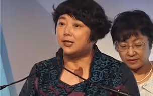 浙江农民为何能登上国际舞台接受掌声？这是一段“地球卫士奖”的时空回响，是一次绿水青山间的久别重逢。纪录片《千万工程》将于1月23日至1月25日每天21:30播出