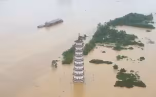 北江流域将现接近百年一遇洪水 航拍：多地水浸 文峰塔孤悬江中