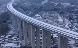 叹为观止！广西资兴高速惊现“雪舞银龙”奇观！