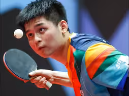 林诗栋苦战五局逆转伊朗14岁小将，赛后两人都精疲力尽。