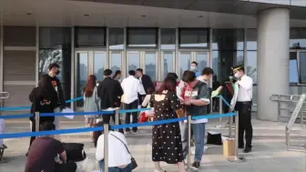 “520”新人扎堆！为第一个领证，男子熬夜排队11个小时