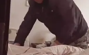 老父亲每天上门帮女儿的公公换尿不湿 网友泪奔：他是心疼你！