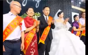 【双喜临门！喜报送到婚礼现场】6月6日，在淄博高新区现役军人罗浩志和妻子杨云飞的婚礼现场，收到了淄博高新区群众工作部送来的“三等功”喜报！
