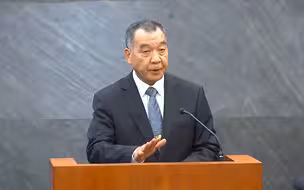 邱国正代蔡英文慰勉台军，在马祖向大陆叫嚣，要官兵“同岛一命”