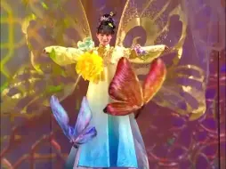 春晚第一个镜头是李子柒！蝴蝶展翅C位开场，造型融合13项非遗