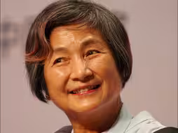 传演员郑佩佩去世，曹可凡、胡雪桦等发文悼念