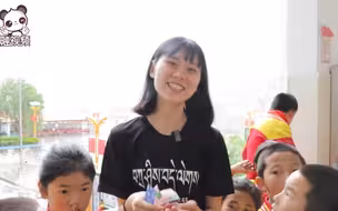 台青郑雅儒：云南的小朋友最让我感动的就是他们像一家人一样