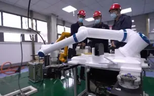 首次使用国产化研发生产！人工智能配网带电作业机器人将亮相第五届世界智能大会#令人心动的AI