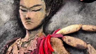 男子就地取材，用辣椒和莲藕拼出“哪吒肉身”。网友：哪吒出现那一刻，太惊艳了！