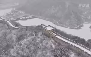 大雪飘落长城 美景如诗如画