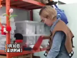 北大毕业女生摆摊卖手串月入5万，生娃后离开职场，决定二次创业。“人生有很多可能性，不用给自己设限。”